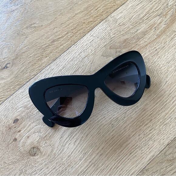 Sunday Somewhere Sunglasses in Black - Picture 1 of 4